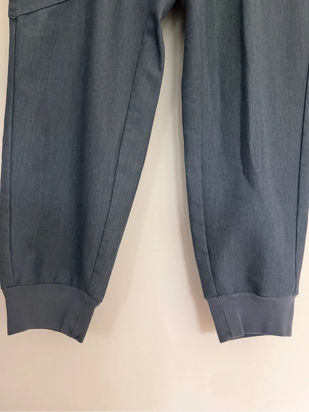 FIGS Technical Collection Women’s Dark Gray Jogger Pants with Pink Drawstring M